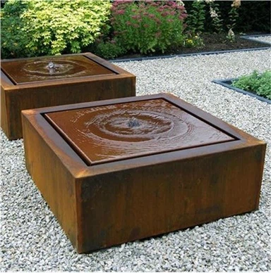 Vodna fontana s slapom z LED lučmi