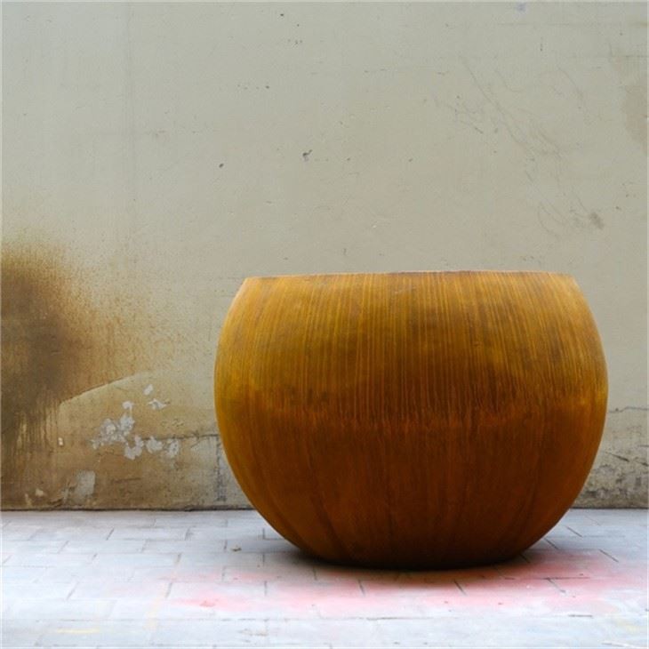 Dolga kovinska pravokotna škatla za sajenje