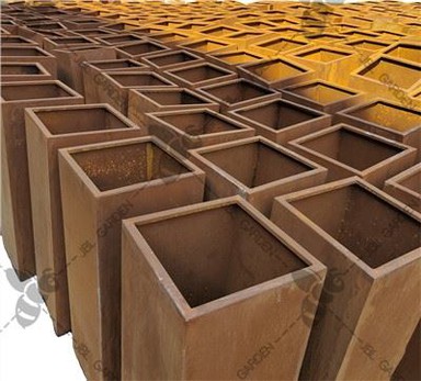 Pravokotni pocinkani sadilnik