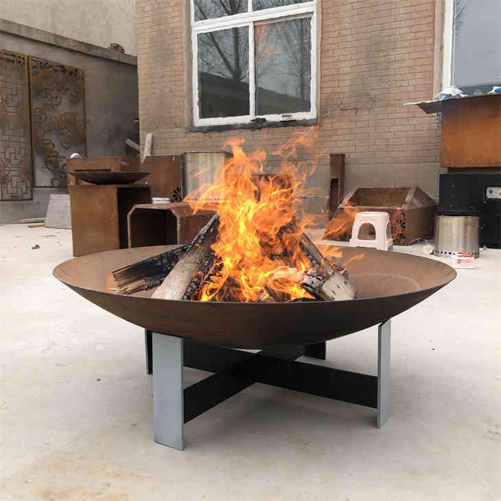 Ognjeniška posoda z nogami Corten Steel Fire Pit