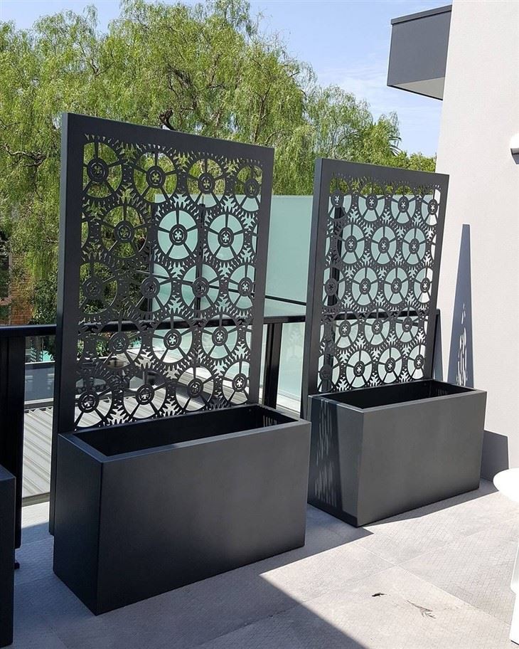 Screen With Flower Pots