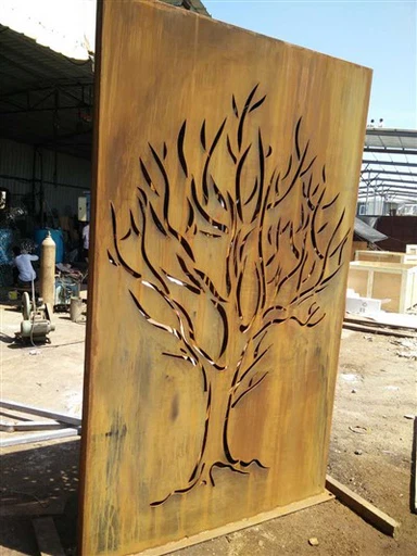 Barvni zasloni na dvorišču